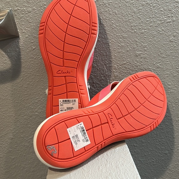 Clarks Womens Flip-Flop Cloudsteppers Size 9 Color ( Coral) - Picture 3 of 4
